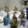 Modeller i mjuk sten, formövningar, färdig skulptur och stenhantverk.